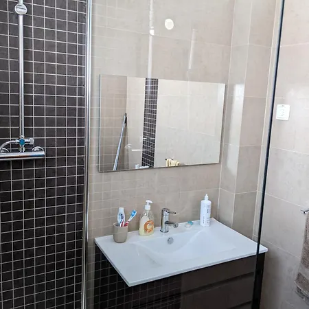 Front-line Seaview 아파트