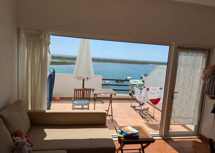 Front-line Seaview アパート タヴィラ